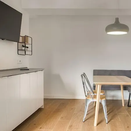 R2R - Apartamento Con Vistas Y 3 Banos - 642A Oviedo