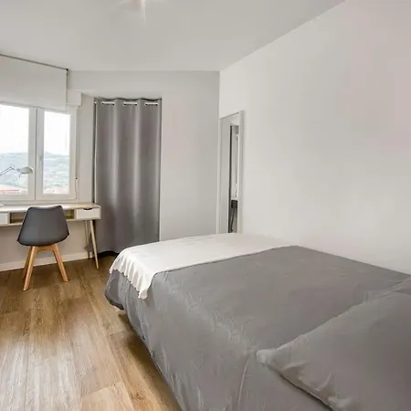 R2R - Apartamento Con Vistas Y 3 Banos - 642A * Oviedo